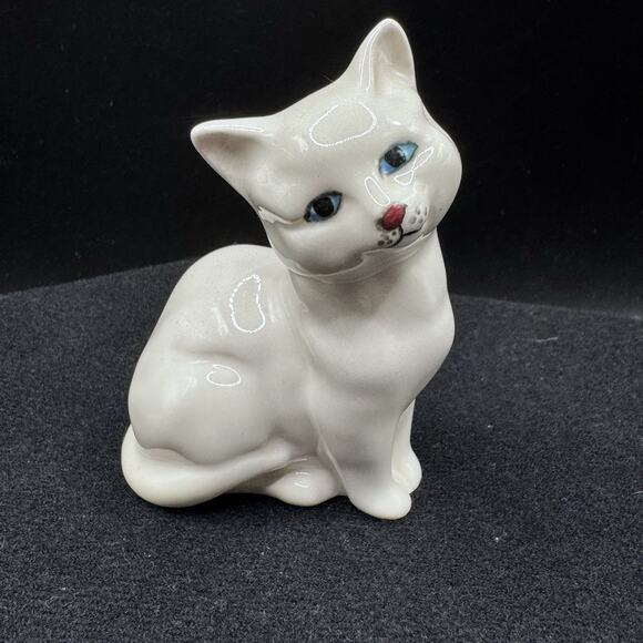 Vintage Royal Doulton Kitty Cat White Made In England Porcelain - Picture 1 of 11